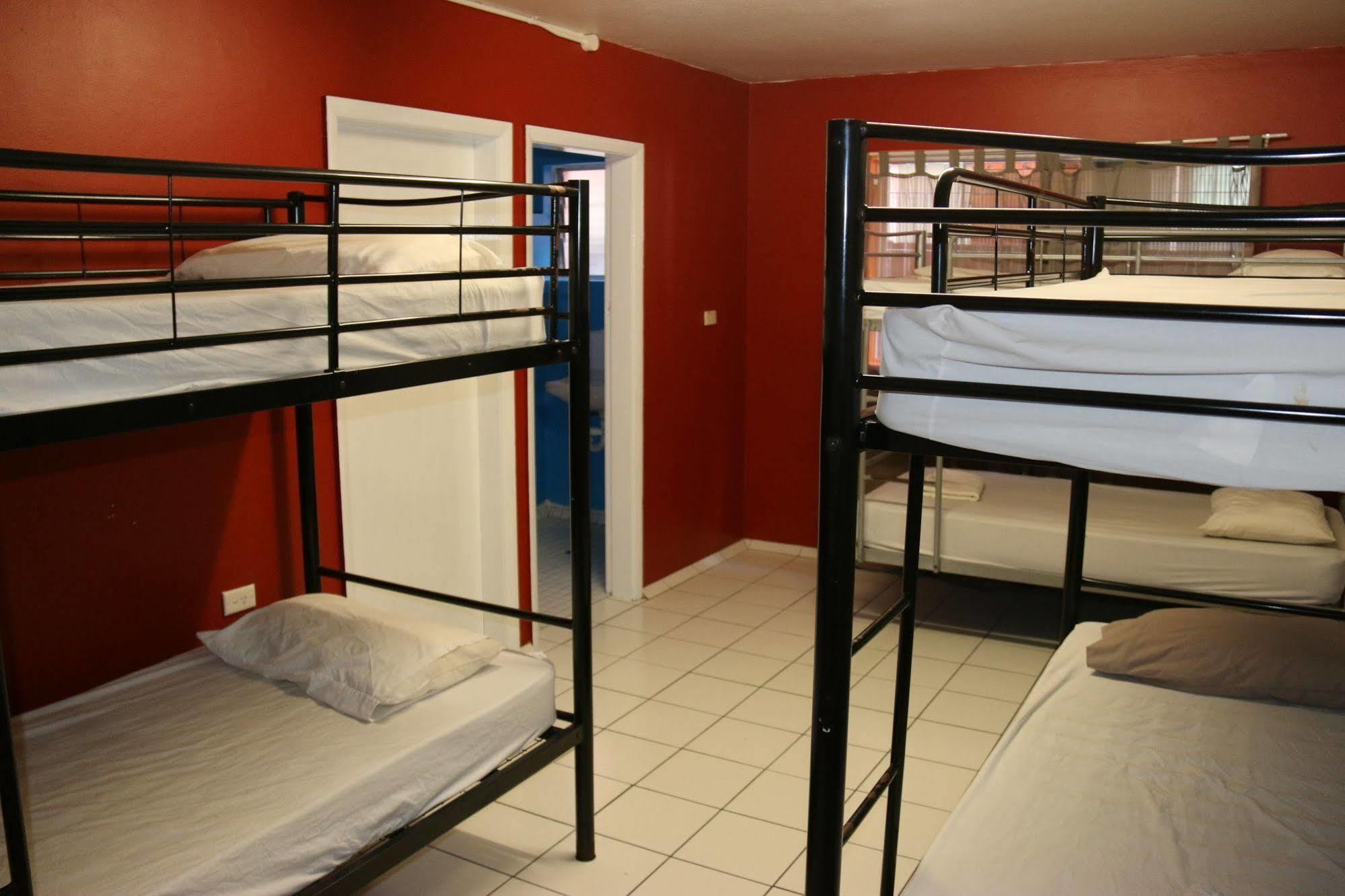 Ostello Cairns Waterfront Backpackers Esterno foto